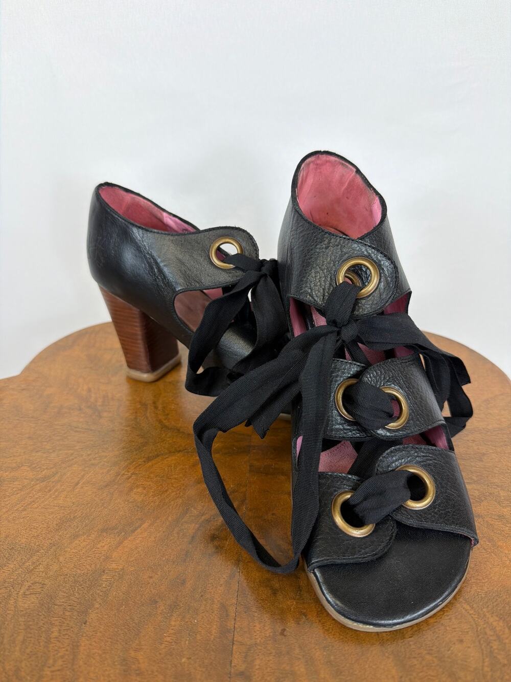 John Fluevog Black With Pink Interior Lace Up Sandals Size 10 5